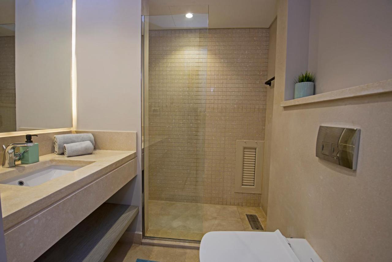דירה A Stunning Seaview Penthouse; 3bedrooms + Nanny הורגהדה