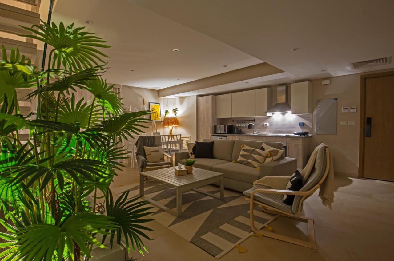 Apartment A Stunning Seaview Penthouse; 3bedrooms + Nanny *