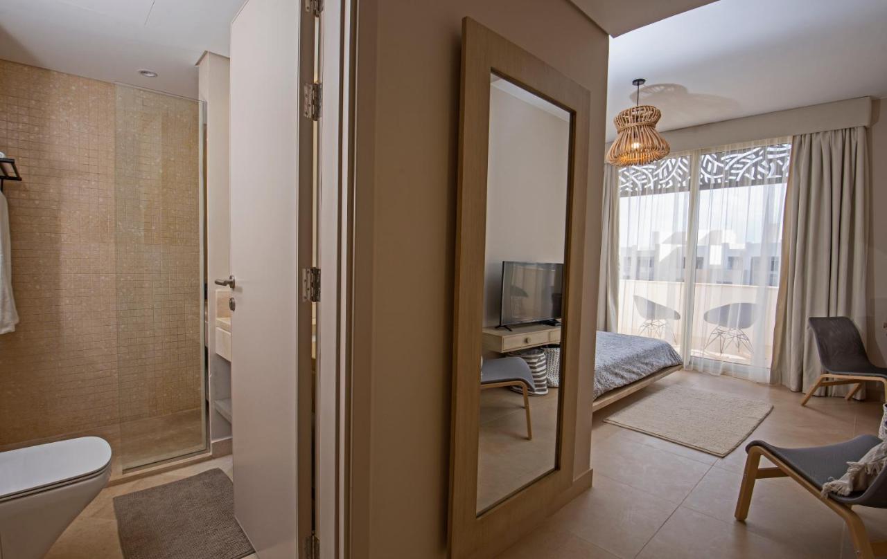 A Stunning Seaview Penthouse; 3bedrooms + Nanny Apartment