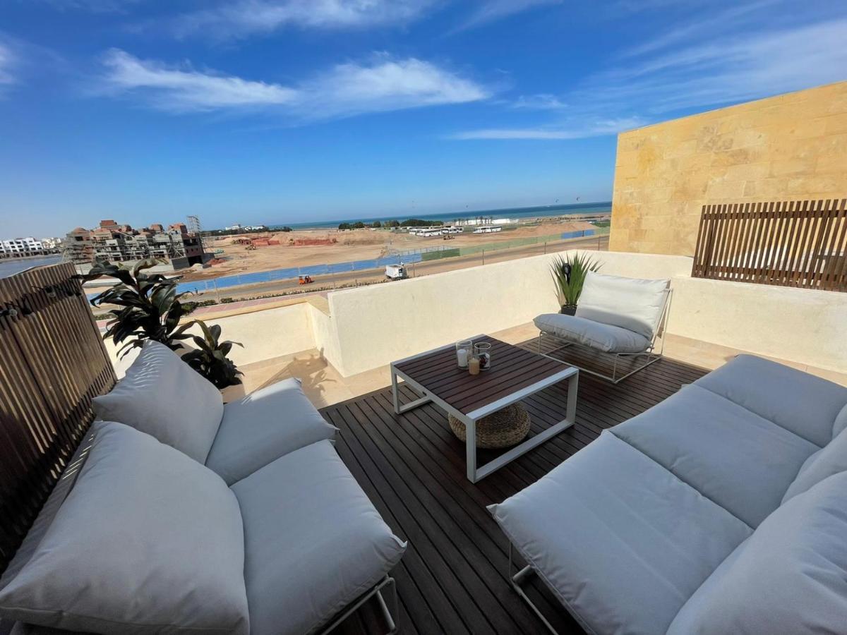 A Stunning Seaview Penthouse; 3bedrooms + Nanny * Hurghada