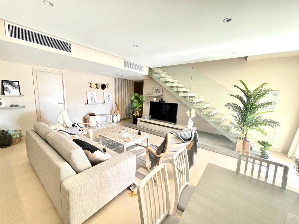 A Stunning Seaview Penthouse; 3bedrooms + Nanny *
